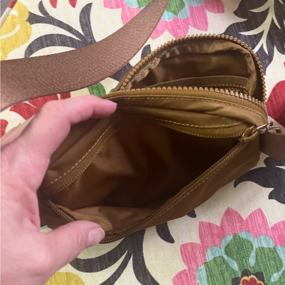Lululemon Everywhere Bag-O/S GOLD - Picture 2 of 7